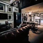 Boutique Old School