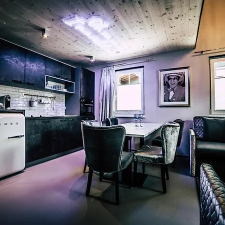 Boutique Old School Apartament Söll